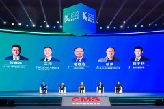 场的智能终端演示成为亮点：机械人摄影师自从